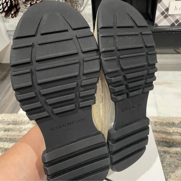 Givenchy Spectre Sneakers - Picture 6 of 13